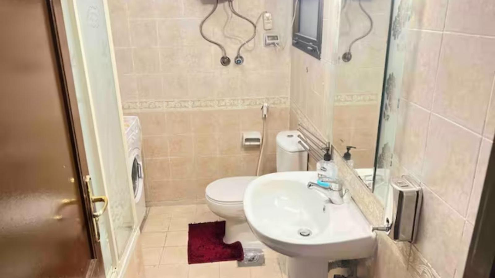 Modern - Host Prime In Rehab Apartment